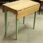 832 1543 DROP-LEAF TABLE